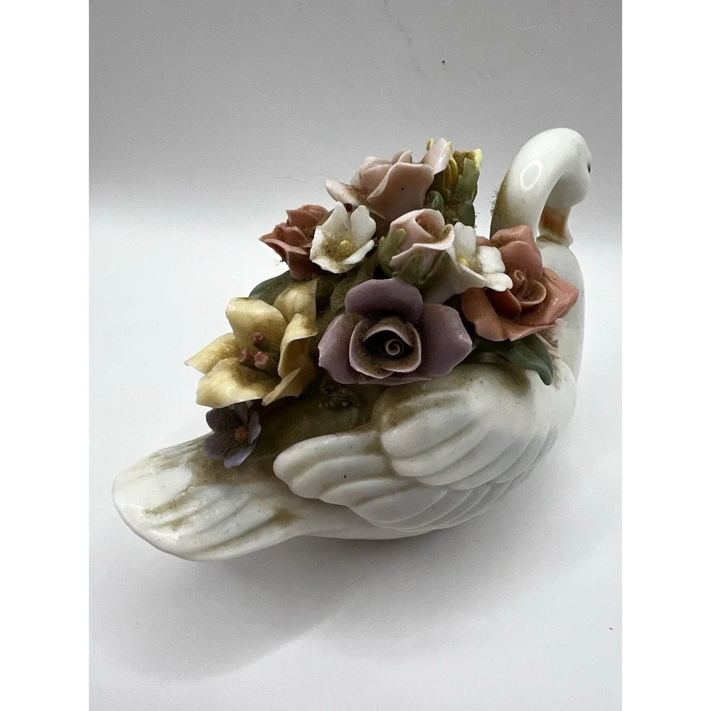 Vtg Swan Y.H. 1999, Fine Porcelain, White Swan 3D Flowers (Some Chips) 4x5
